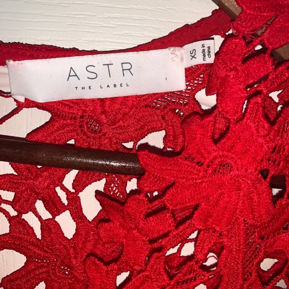 Beautiful Lace Dress - Picture 4 of 4